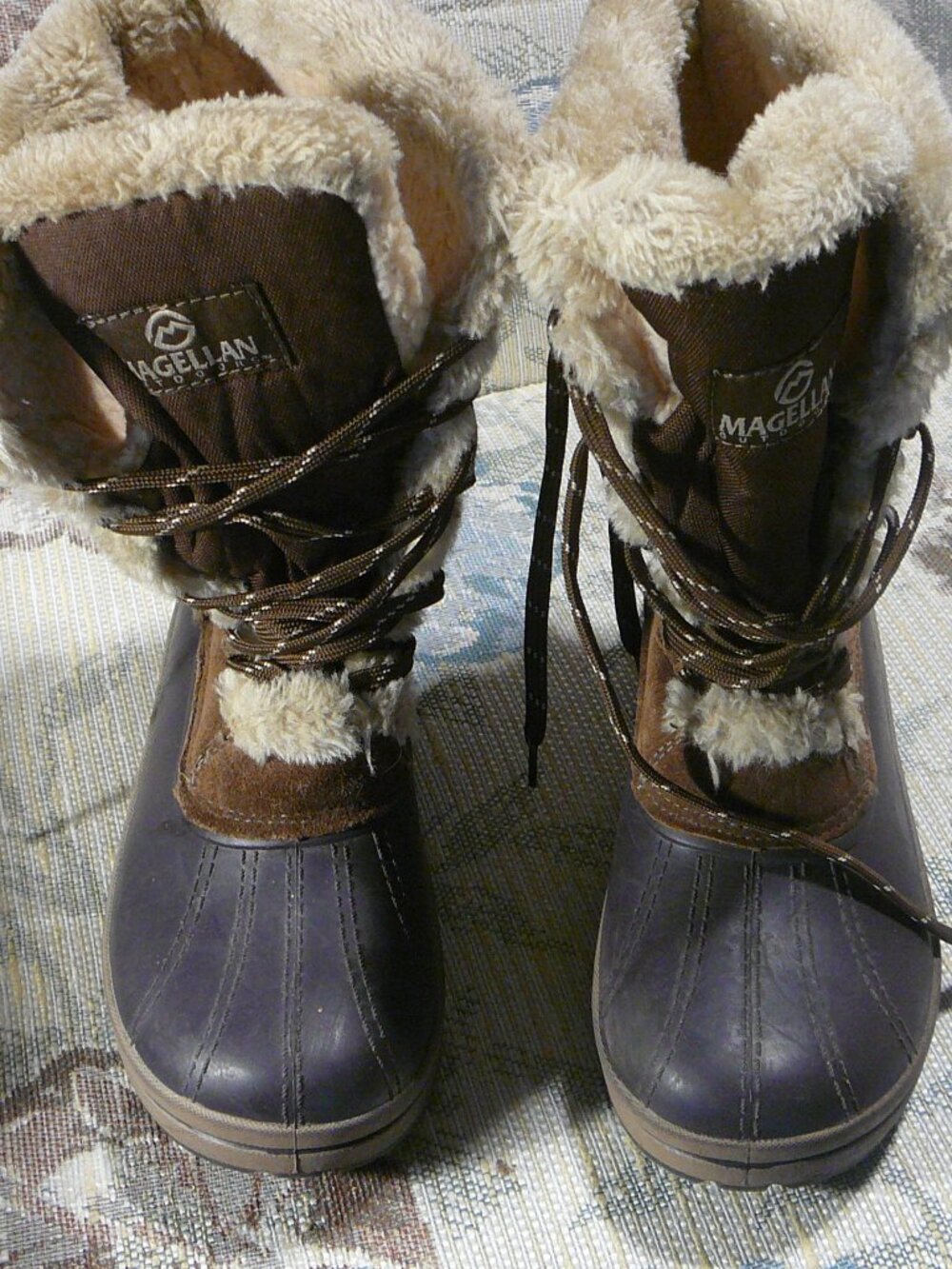 Megellan Womens sz 8 Brown Faux Fur Water Resistnt Boots Pre-owned